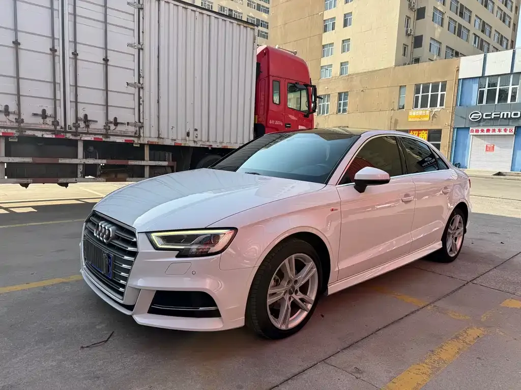 Audi A3 — фото 1