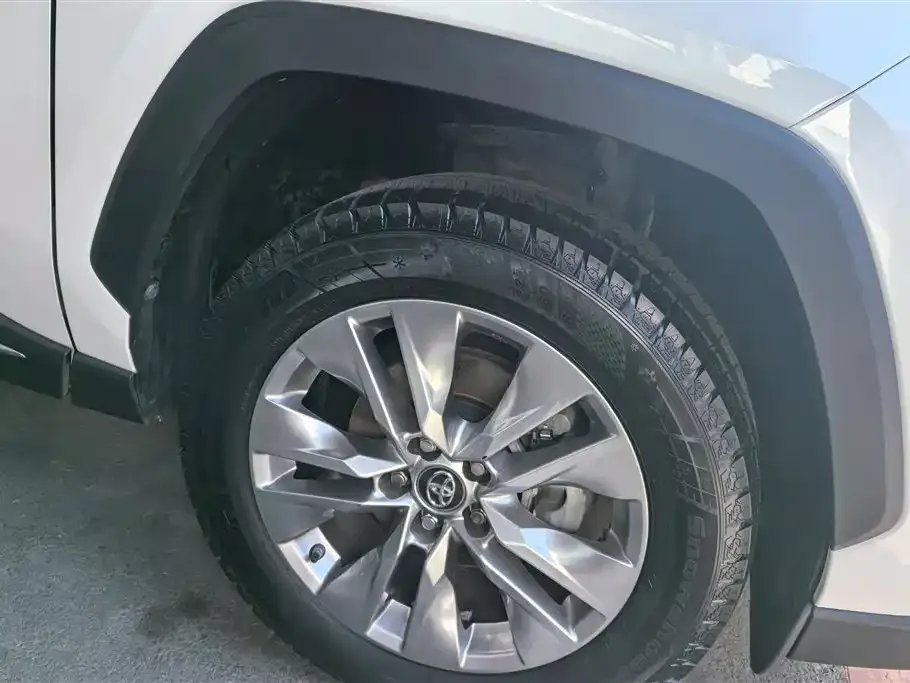 Toyota Wildlander — фото 10