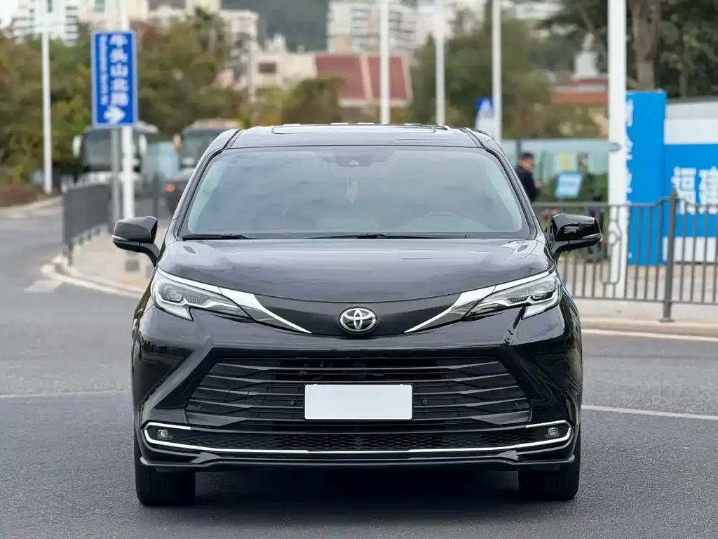 Toyota Sienna — фото 2