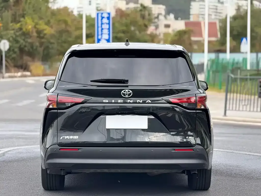 Toyota Sienna — фото 7