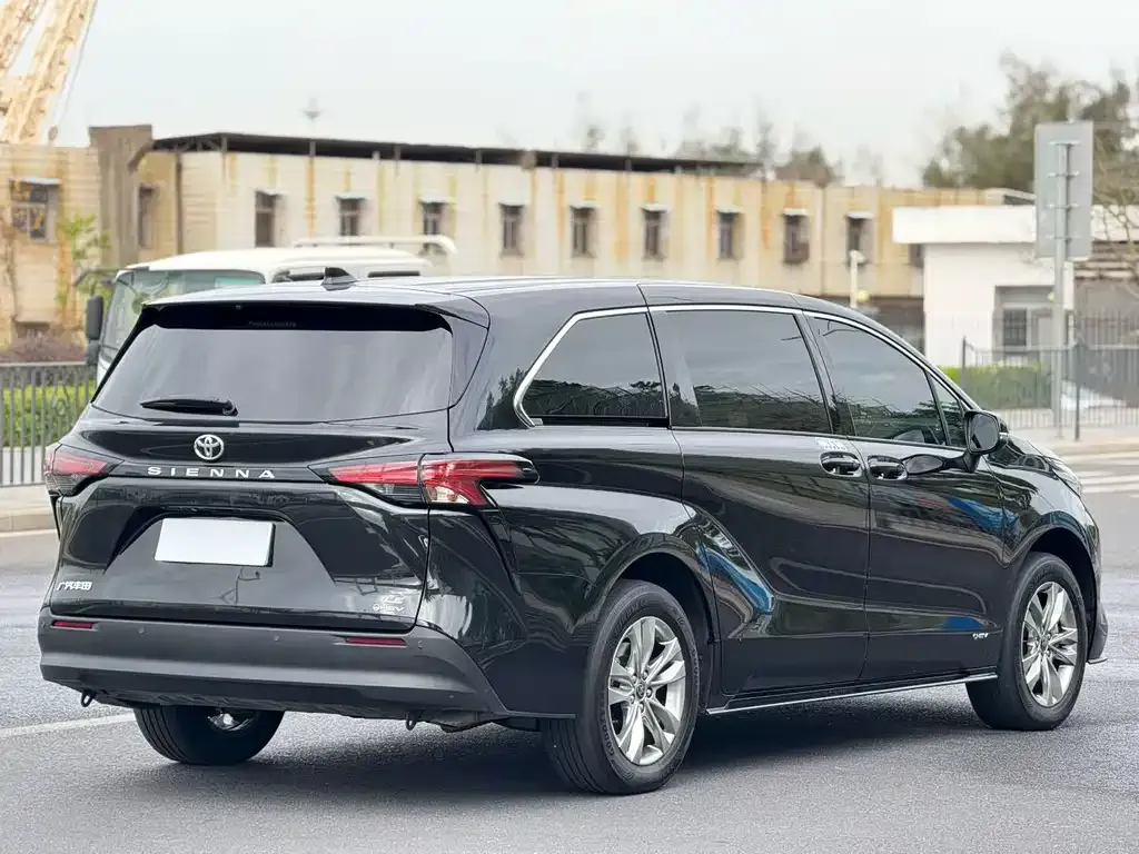 Toyota Sienna — фото 6