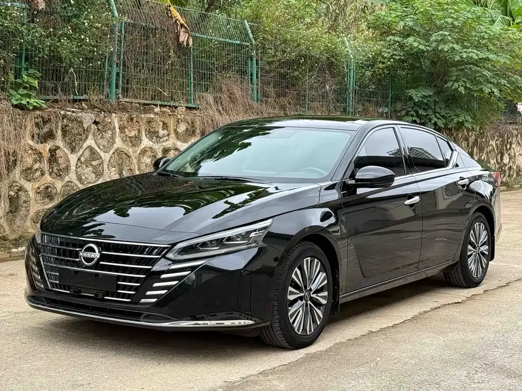 Nissan Teana — фото 1