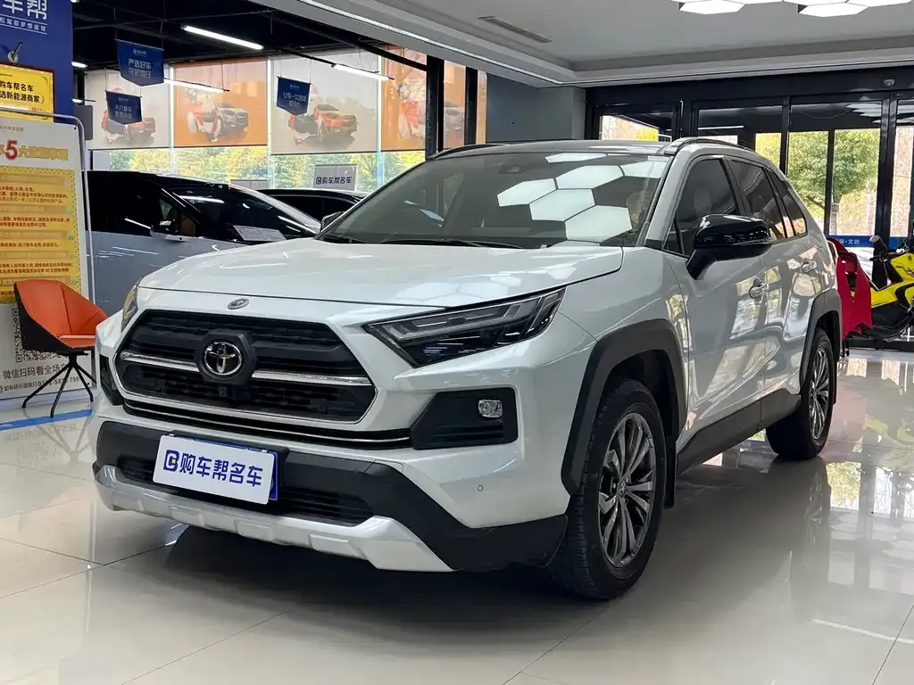 Toyota RAV4 — фото 1