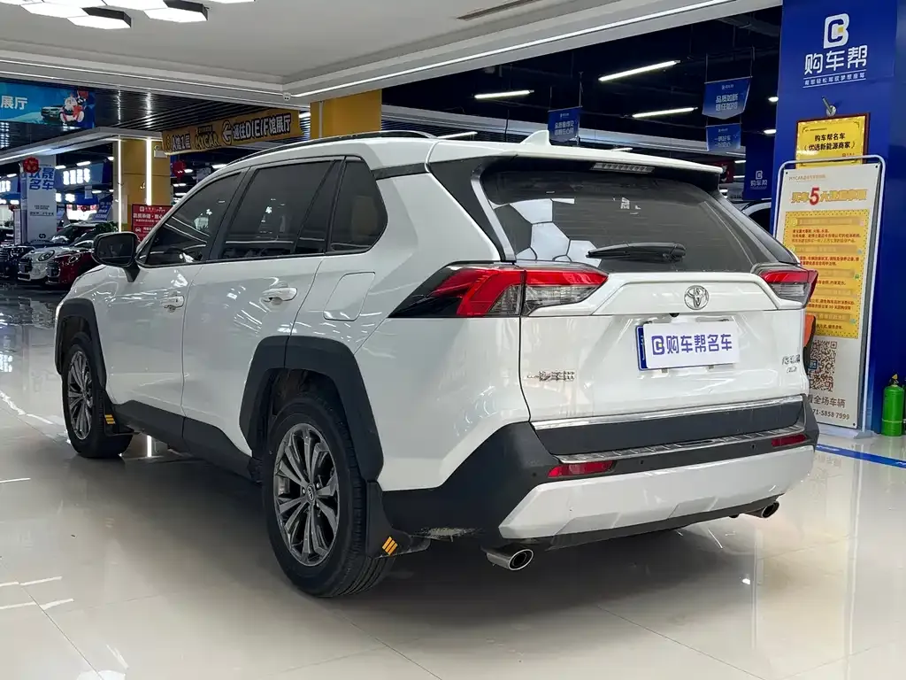 Toyota RAV4 — фото 5