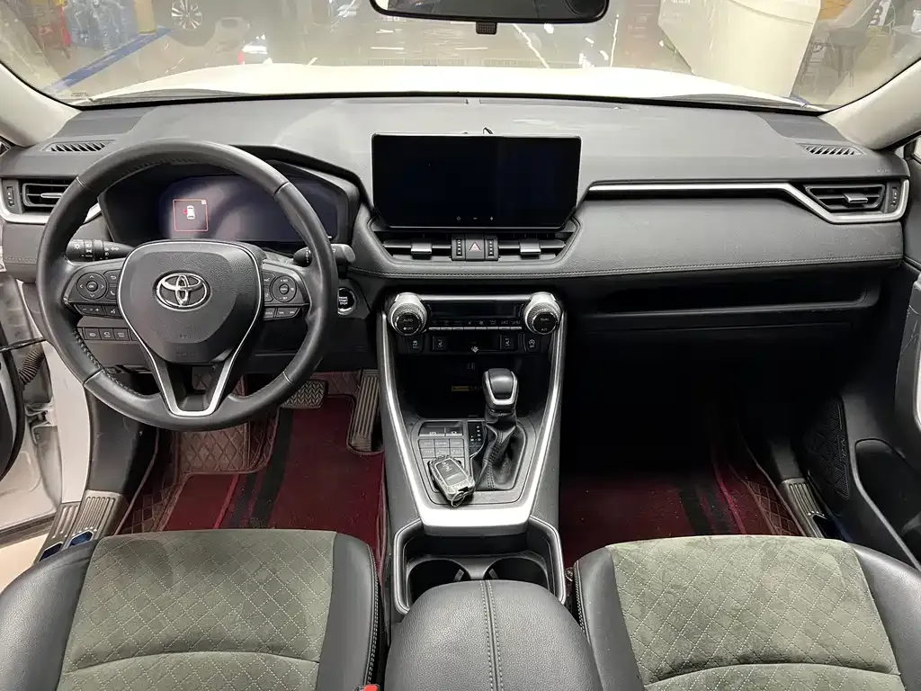 Toyota RAV4 — фото 10