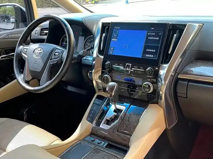 Toyota Alphard — фото 7