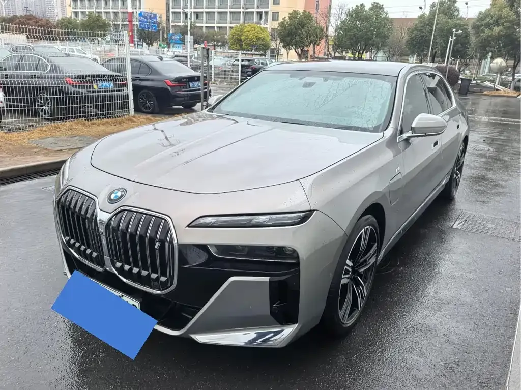BMW i7 — фото 1