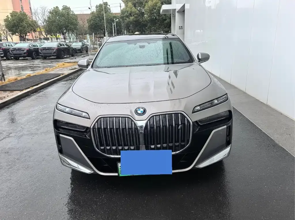 BMW i7 — фото 9