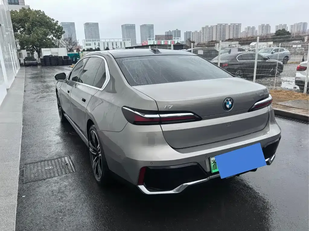 BMW i7 — фото 6