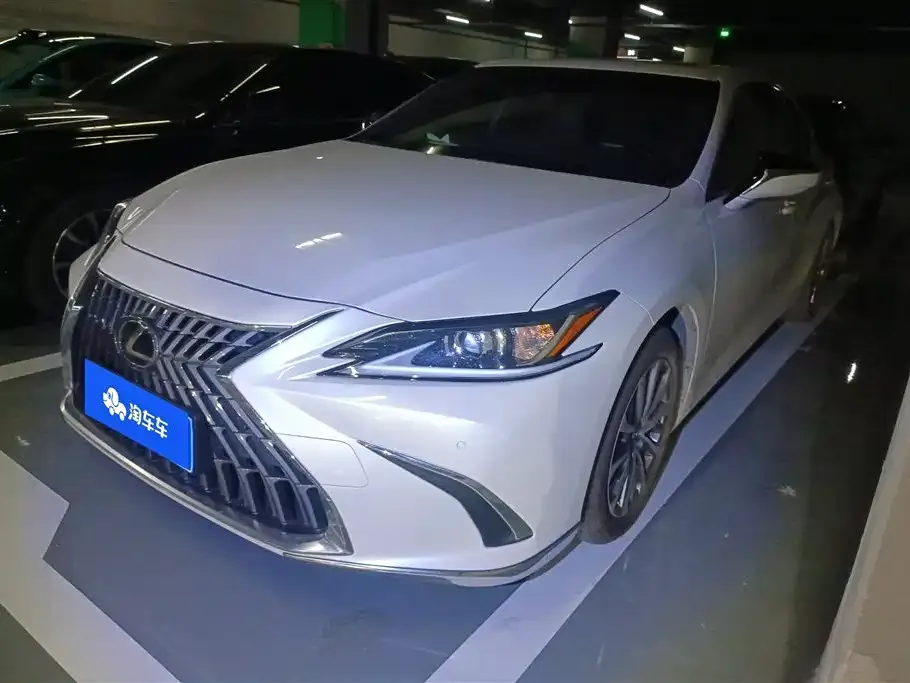 Lexus ES — фото 1