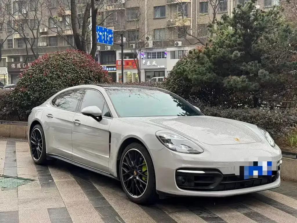 Porsche Panamera — фото 1