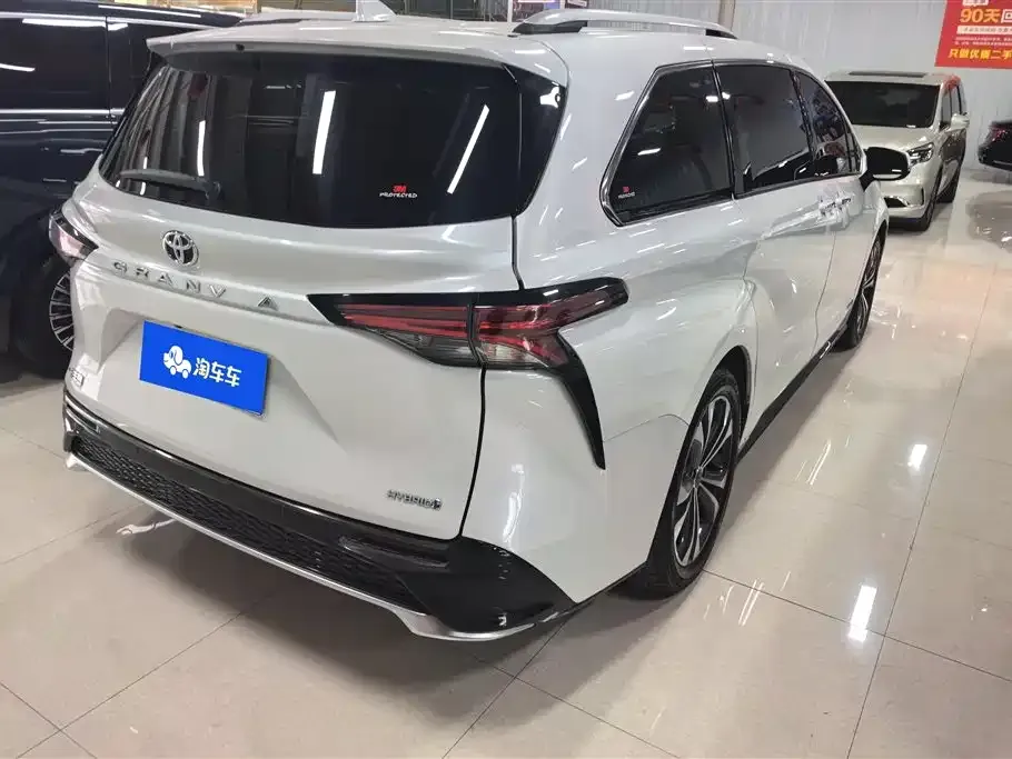 Toyota Granvia — фото 4