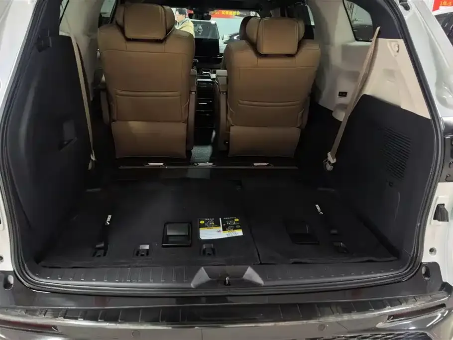 Toyota Granvia — фото 2