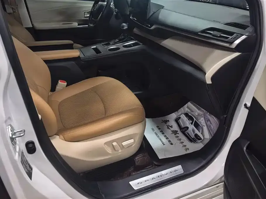 Toyota Granvia — фото 8