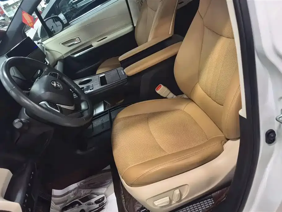 Toyota Granvia — фото 10