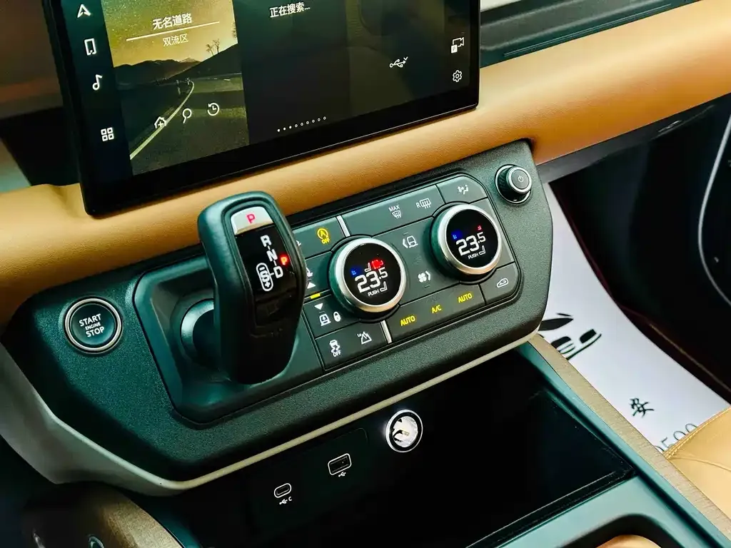 Land Rover Defender — фото 10