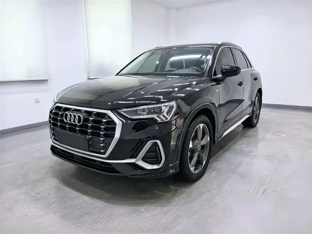 Audi Q3 — фото 1