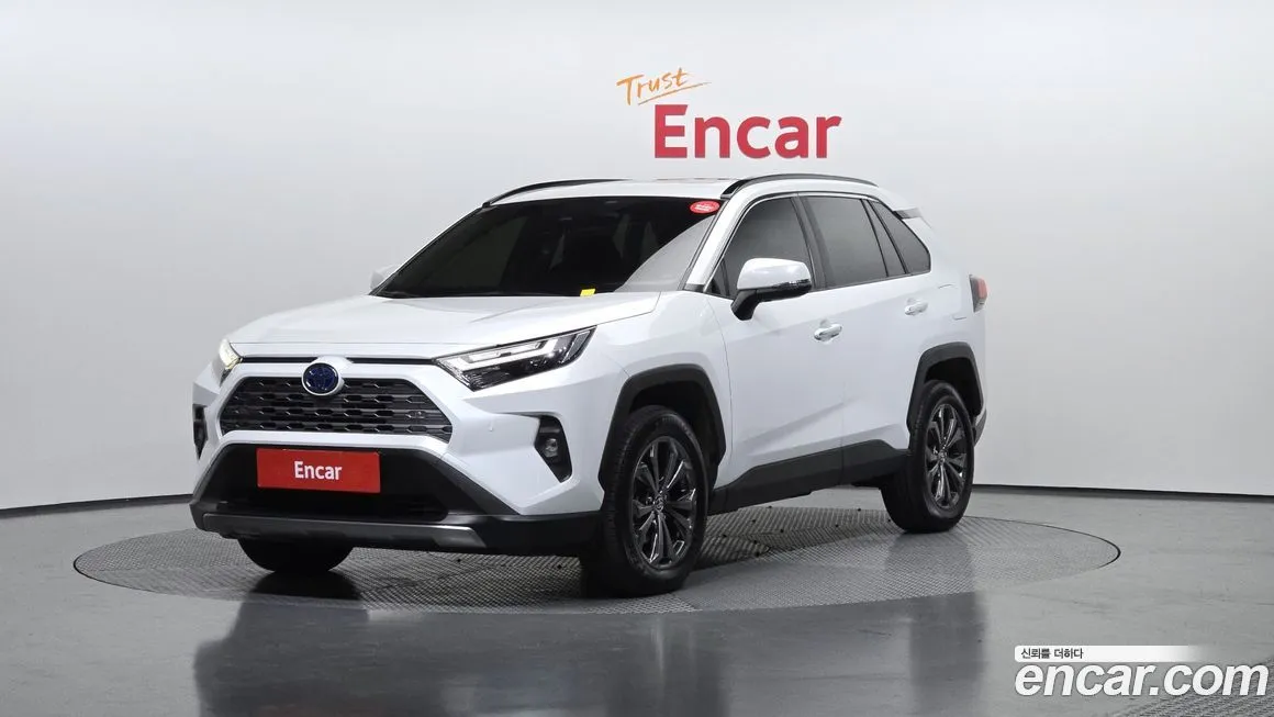 Toyota RAV4 — фото 1