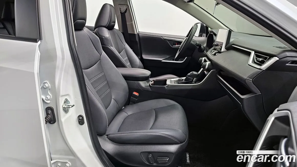 Toyota RAV4 — фото 10