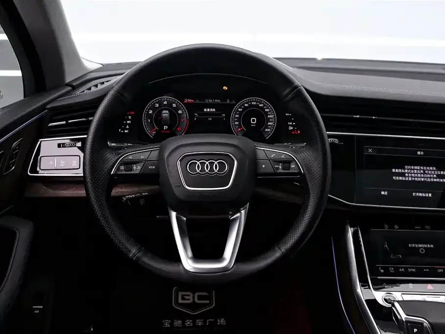 Audi Q7 — фото 10