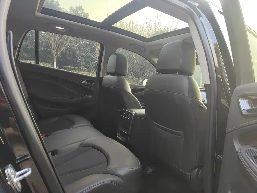 Buick Envision Plus — фото 4