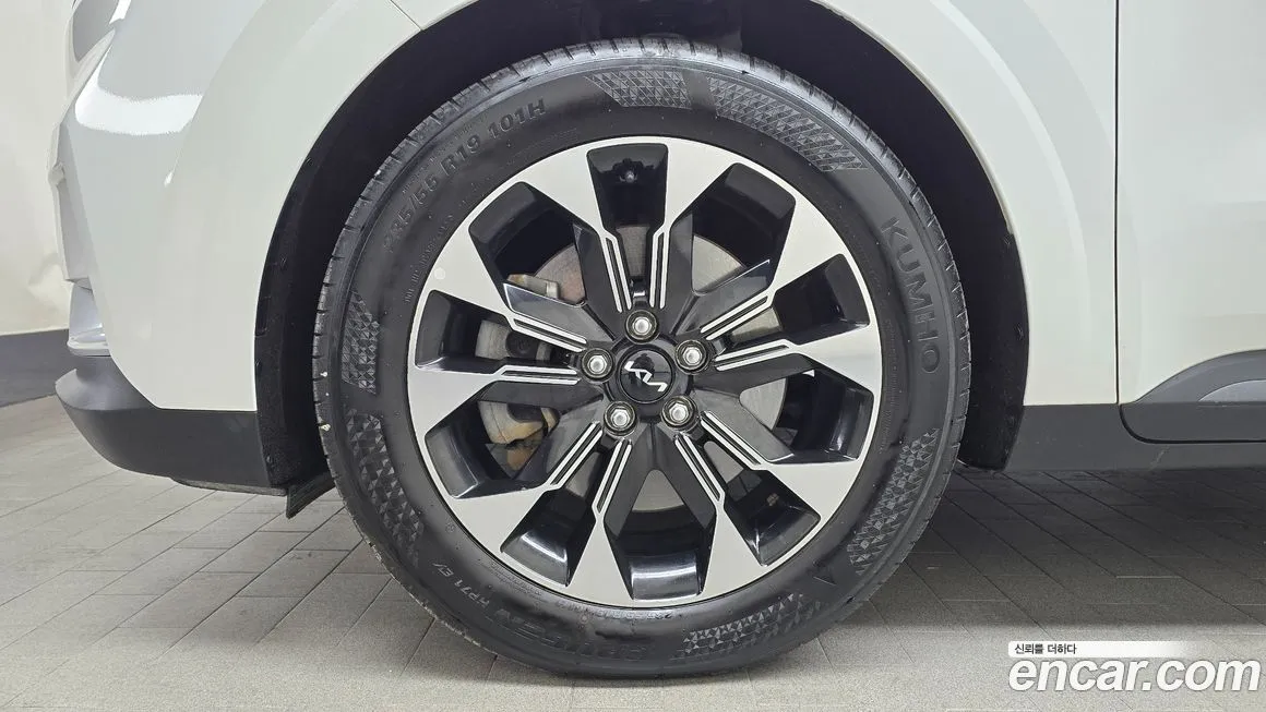 Kia Carnival — фото 10