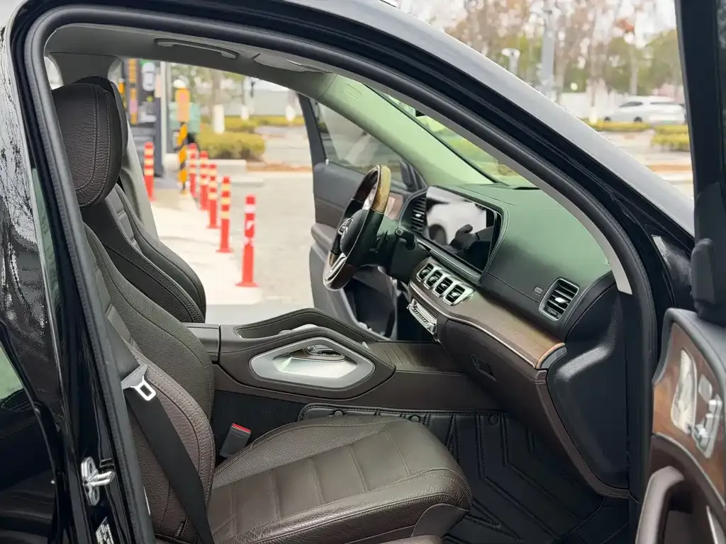 Mercedes-Benz GLS — фото 10