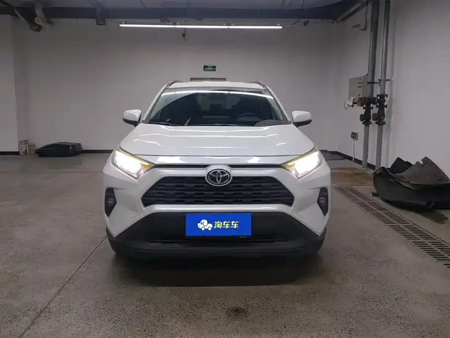 Toyota RAV4 — фото 2