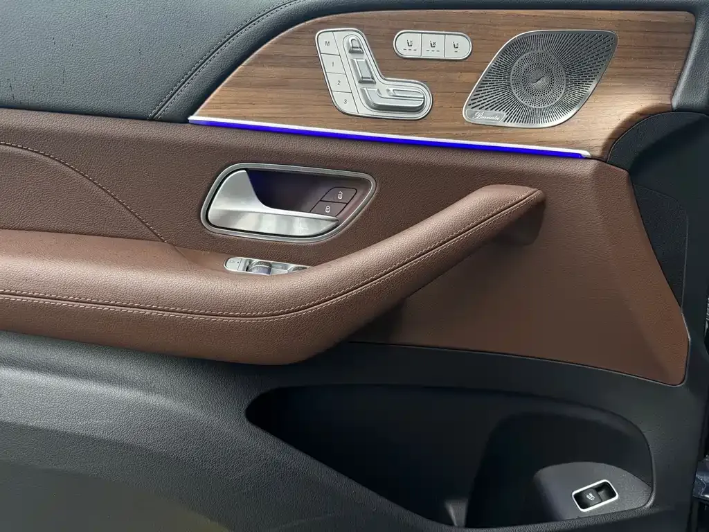 Mercedes-Benz GLS — фото 10