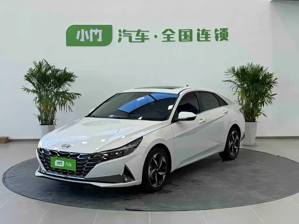Hyundai Elantra — фото 1