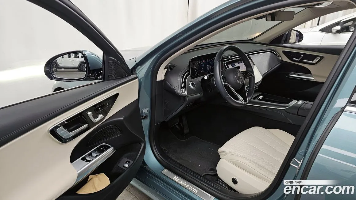 Mercedes-Benz E-Class — фото 10