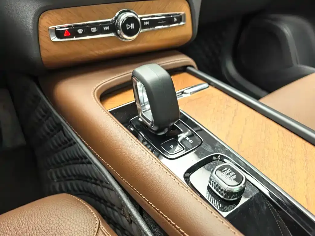 Volvo XC90 — фото 7