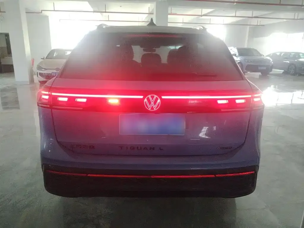 Volkswagen Tiguan L — фото 5