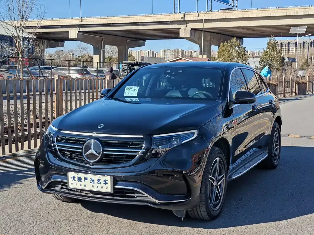 Mercedes-Benz EQC — фото 1