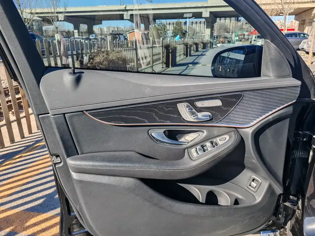 Mercedes-Benz EQC — фото 5