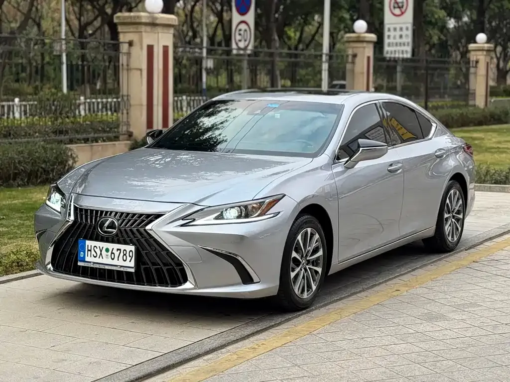 Lexus ES — фото 1