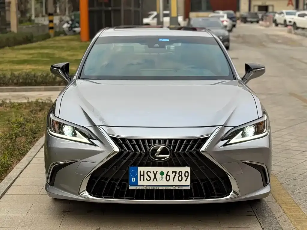 Lexus ES — фото 10
