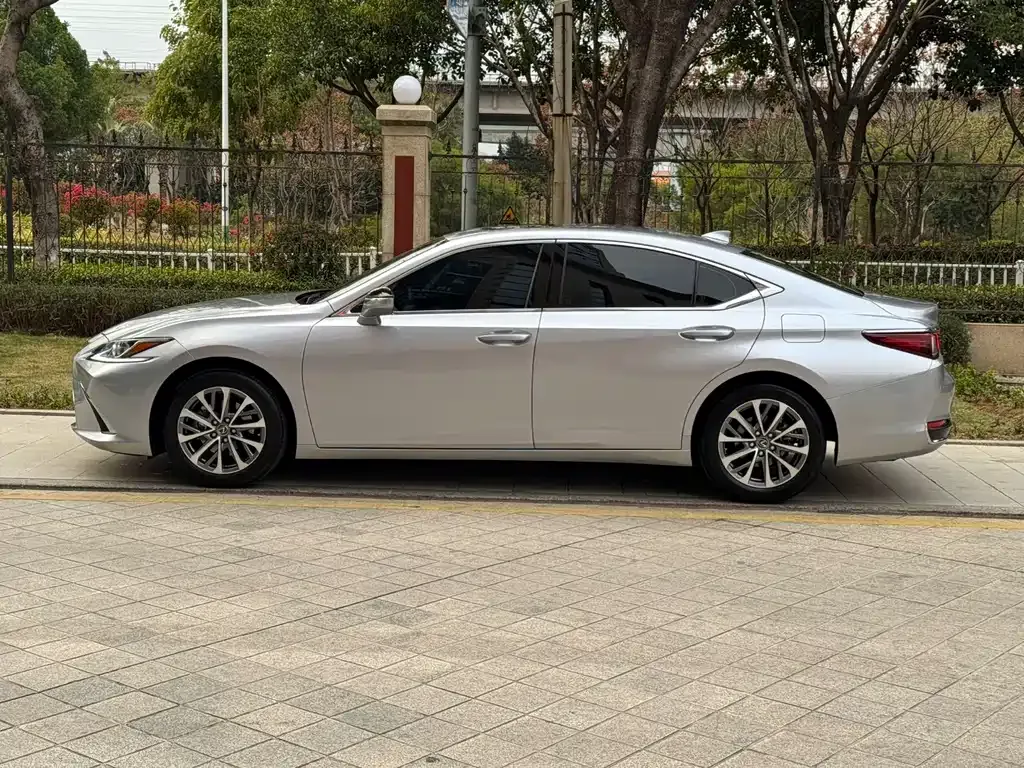Lexus ES — фото 9