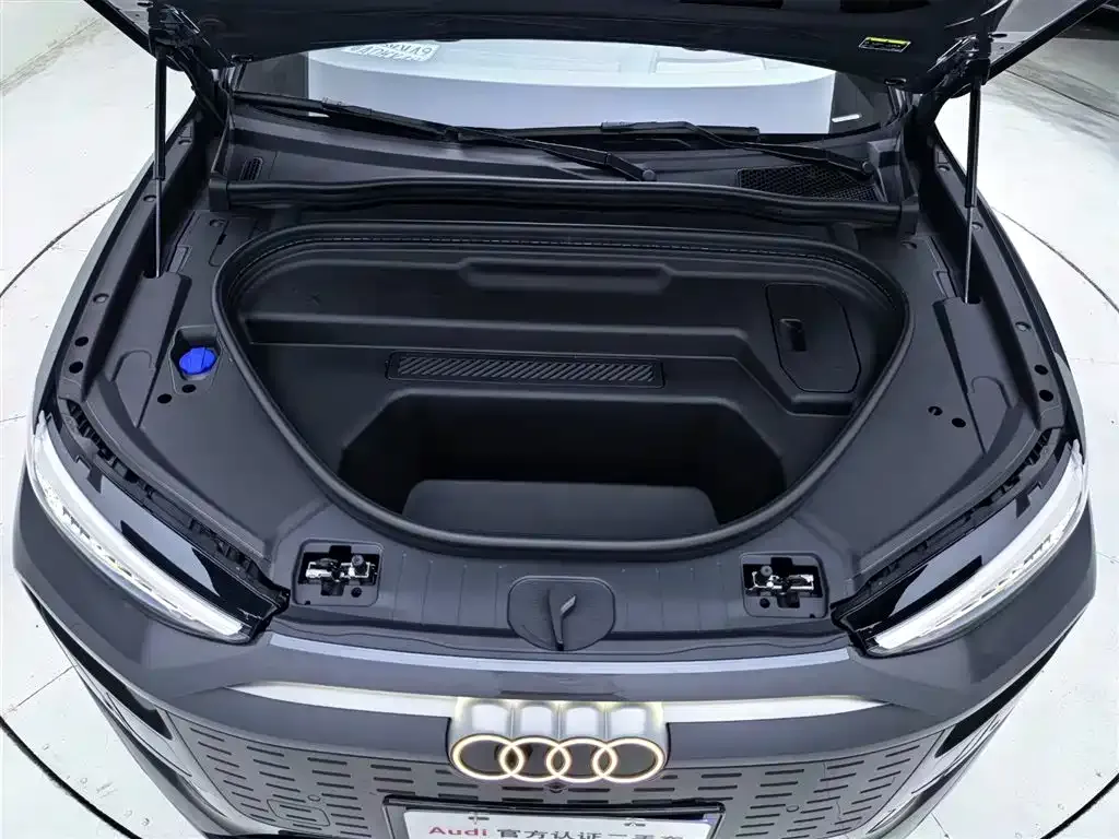 Audi Q6L Sportback e-tron — фото 7
