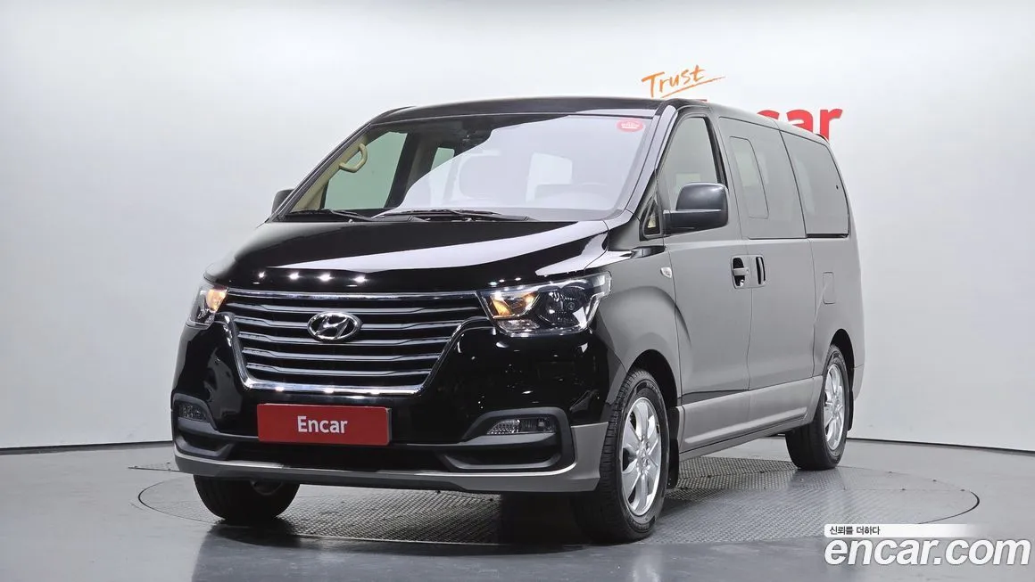 Hyundai Starex — фото 1