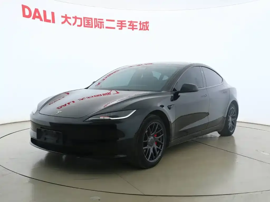 Tesla Model 3 — фото 1
