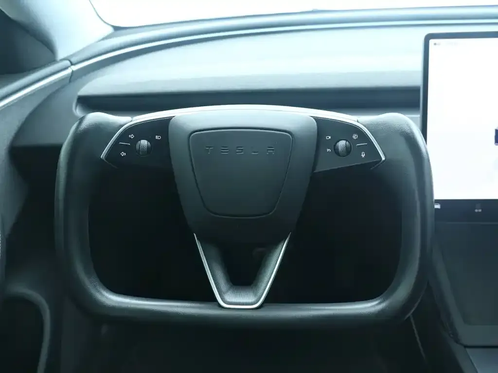 Tesla Model 3 — фото 6