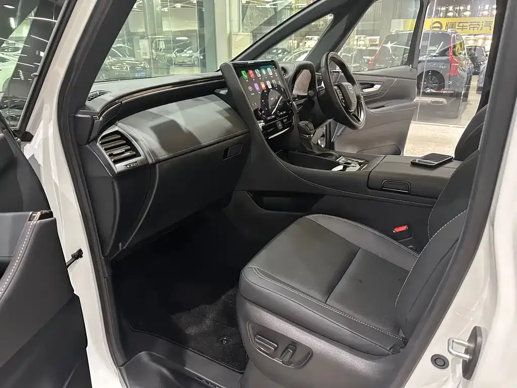 Toyota Alphard — фото 3