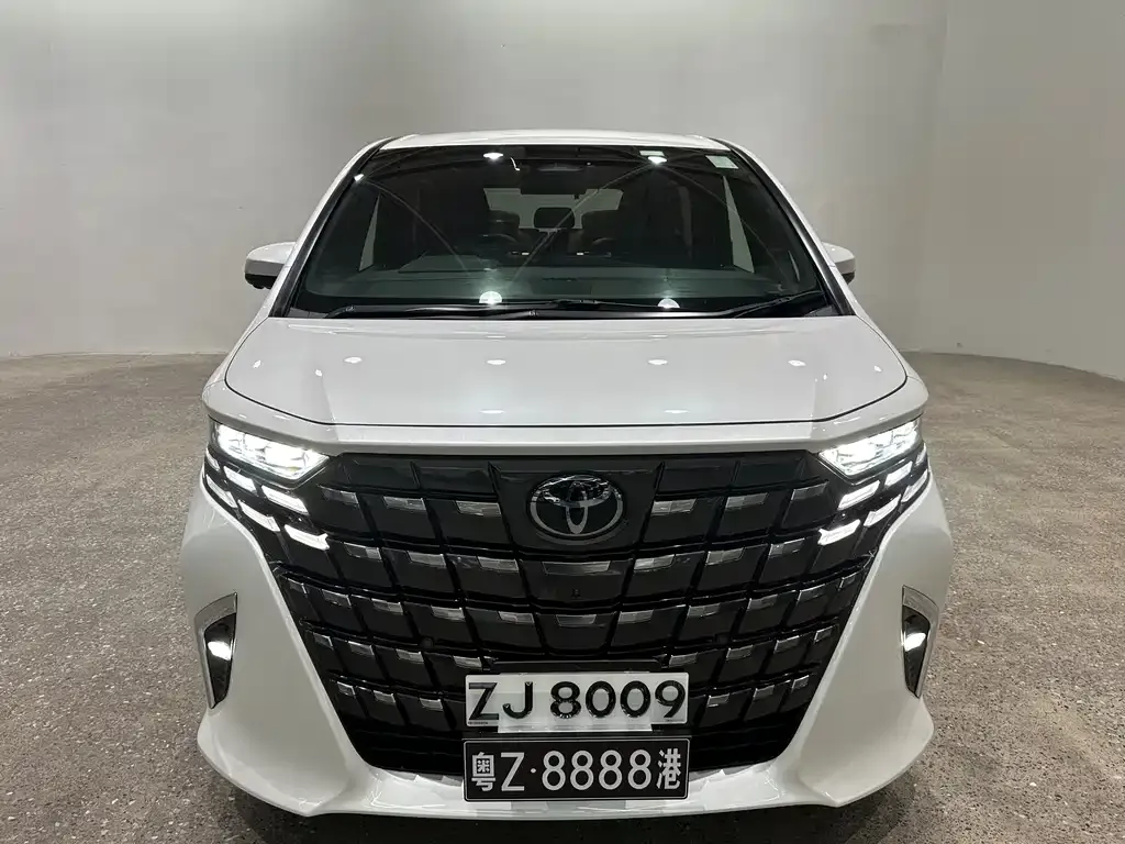 Toyota Alphard — фото 2