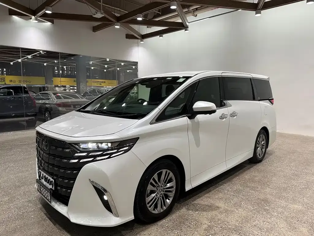 Toyota Alphard — фото 9