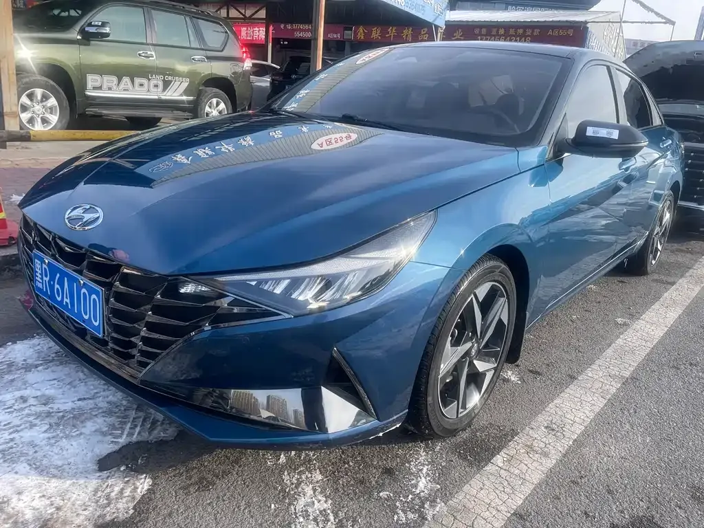 Hyundai Elantra — фото 1
