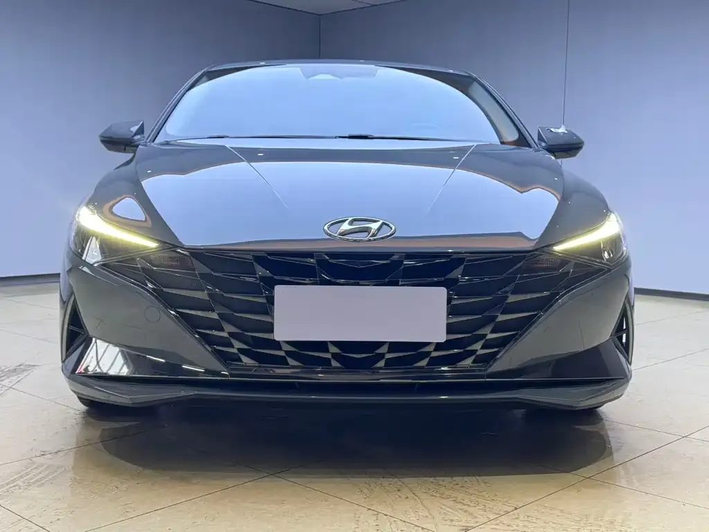 Hyundai Elantra — фото 3