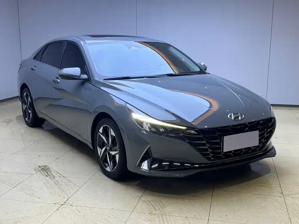 Hyundai Elantra — фото 2