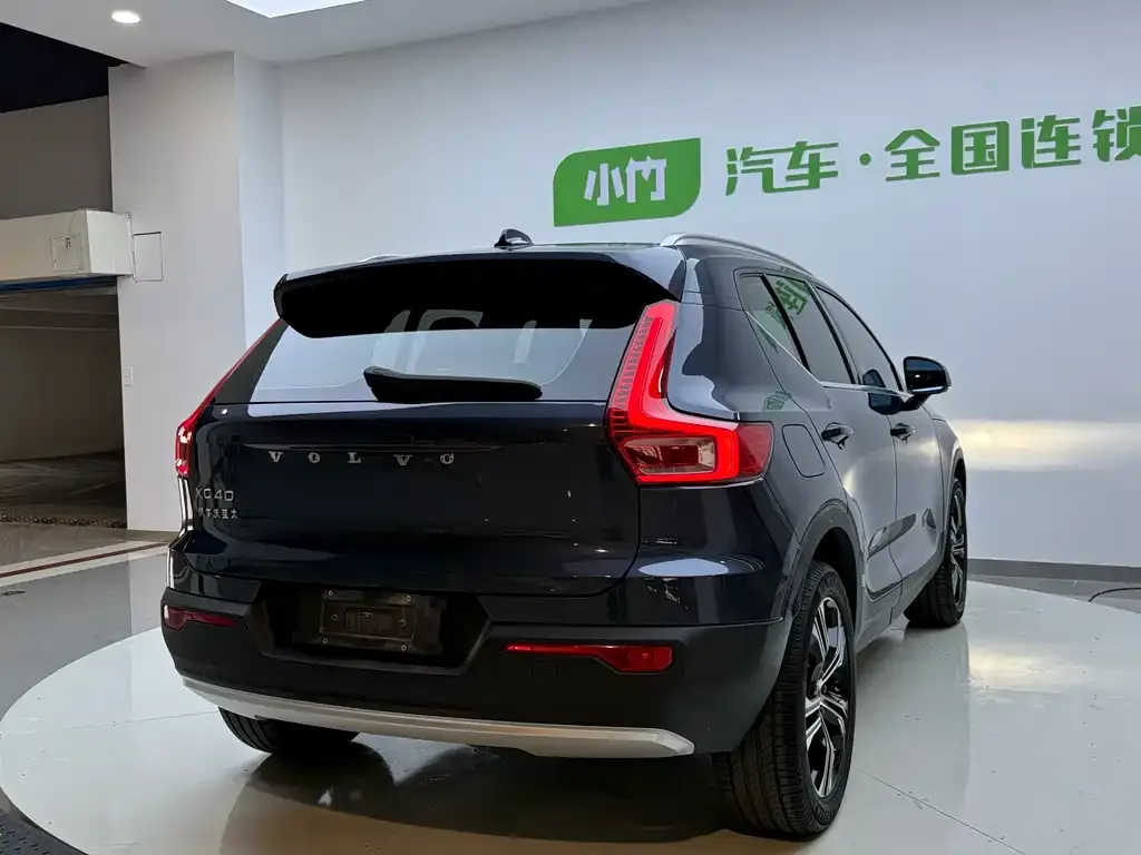 Volvo XC40 — фото 9