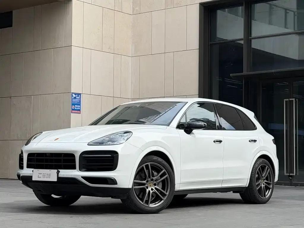 Porsche Cayenne — фото 1